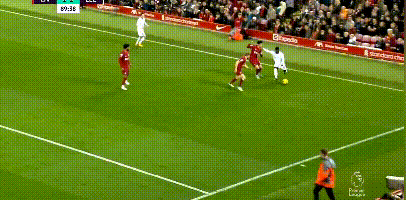 十人博洛尼亚0-0战平布兰，里科吉安尼斯染红