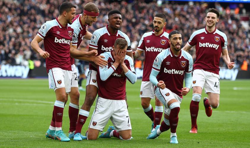 记者：斯图加特开始谈法比奥-维埃拉，阿森纳要价3000-3500万