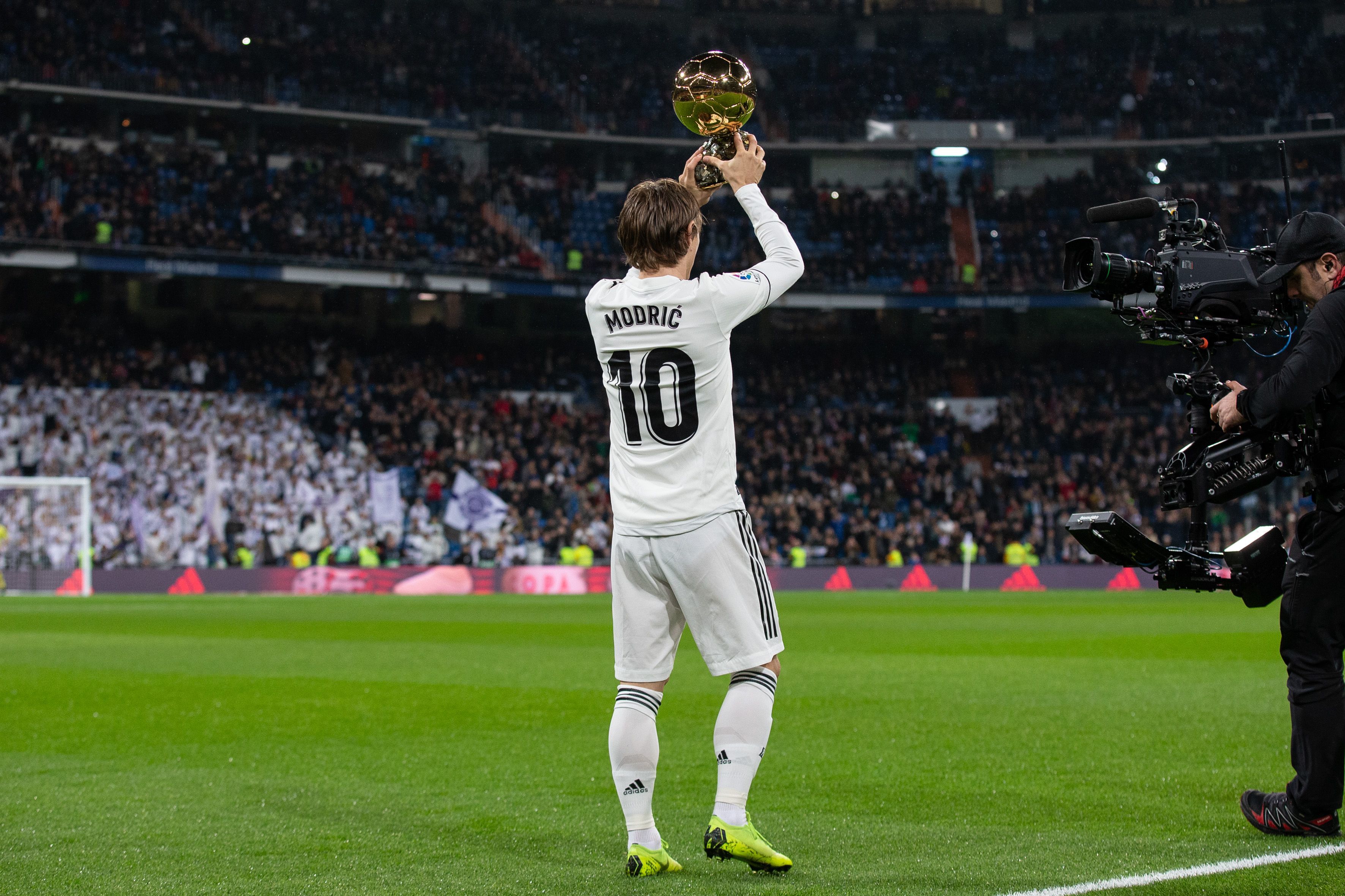 离大谱了！ 范戴克你退个锤子的退啊！利物浦1：1桑德兰！ 主队信仰只为英超