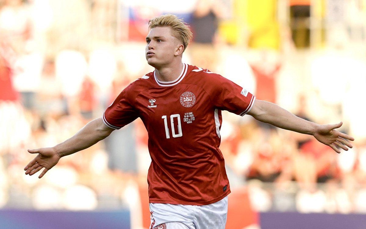 足球转会市场最新签约及趋势分析（最新足球转会签约盘点与趋势洞察）