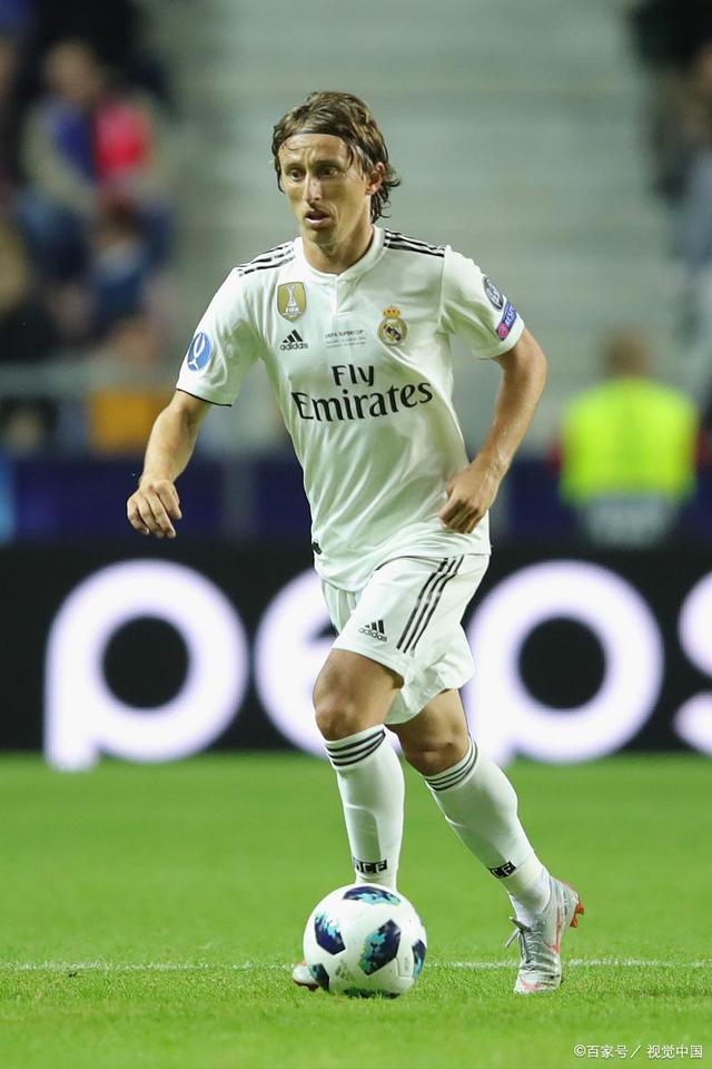 篮球勇士队内三分比赛，球星夺冠