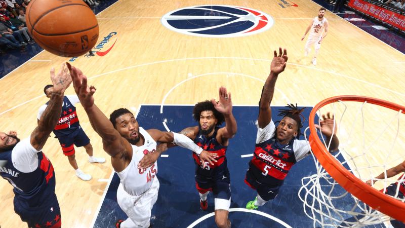 中超赛季刚落幕，武汉三镇却遭遇重磅打击，明年保级形势堪忧