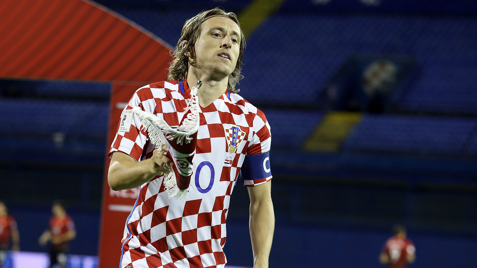 球星生日夜梅开二度，收获双喜